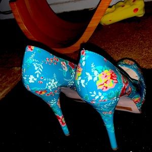 Blue heels with pink flowers